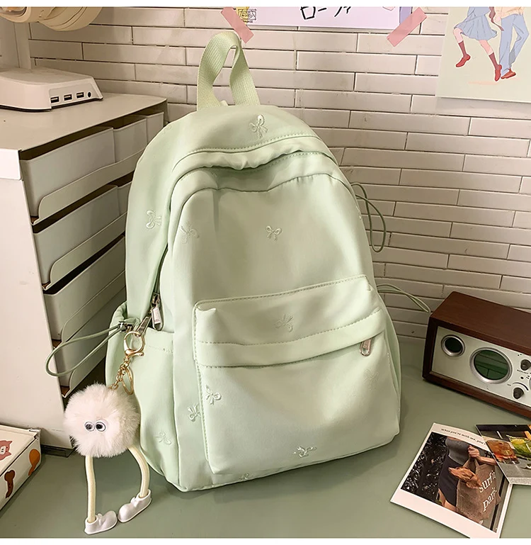 Bestickter Schulrucksack mit Blumenmuster