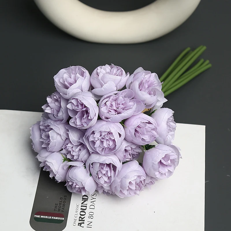 Realistischer Kunstblumenstrauß