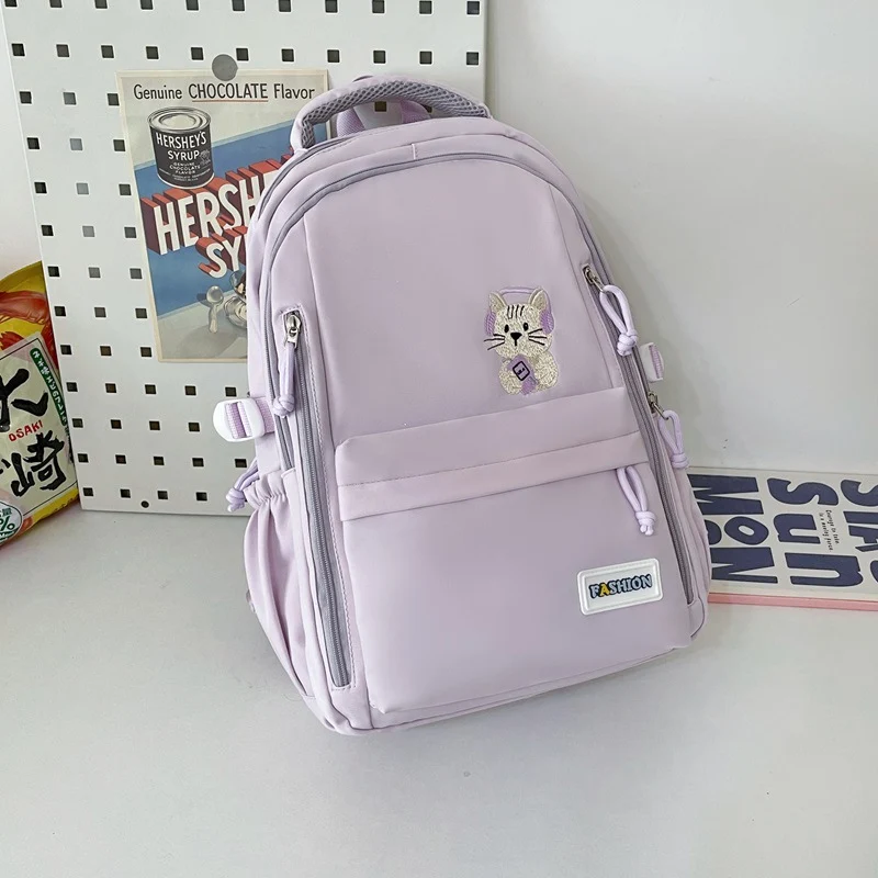 Niedliche Schultasche mit gesticktem Tiermotiv