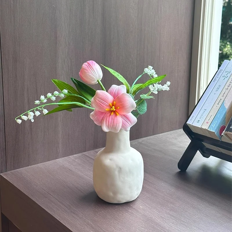 Dekorative künstliche Blumenarrangement