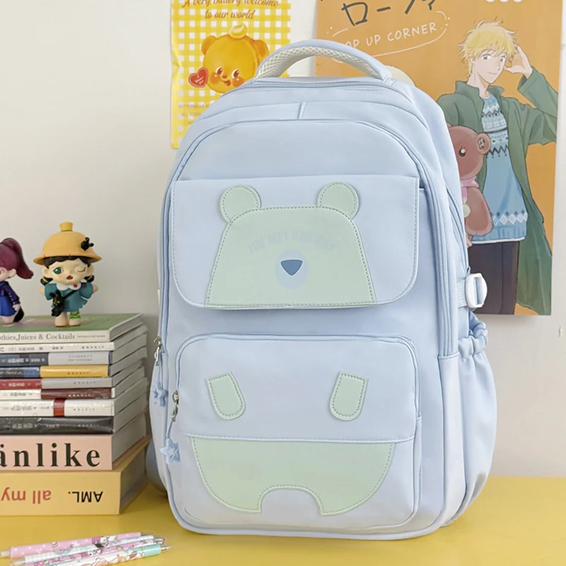 Niedlicher Schulrucksack mit Bärenprägung