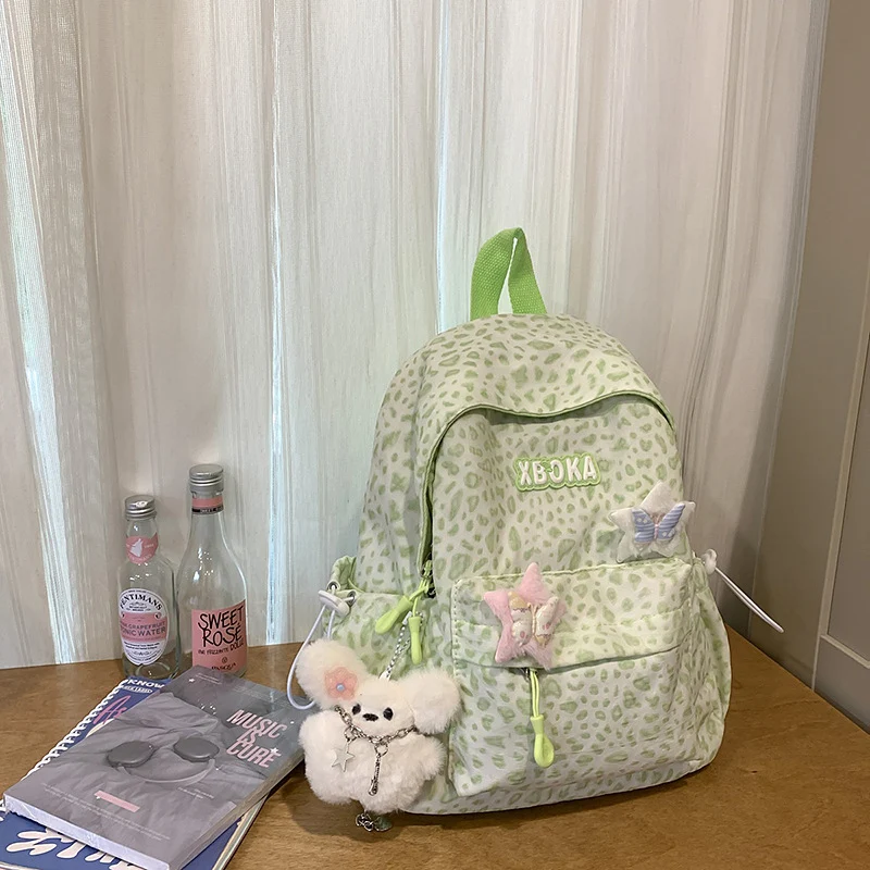 Niedlicher trendiger Schulrucksack mit Dekoration