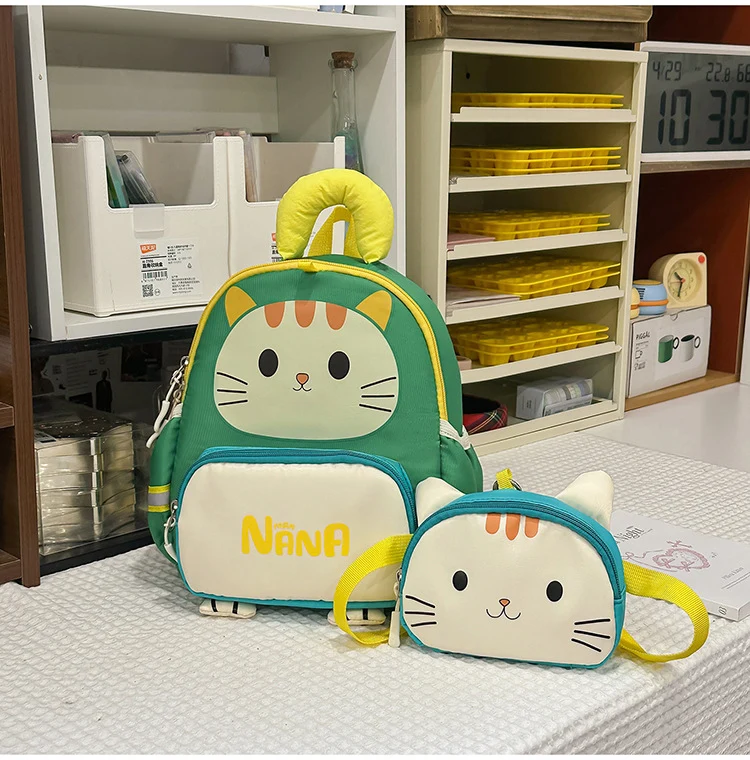 Niedliches Schulrucksack-Set mit Katzenmotiv
