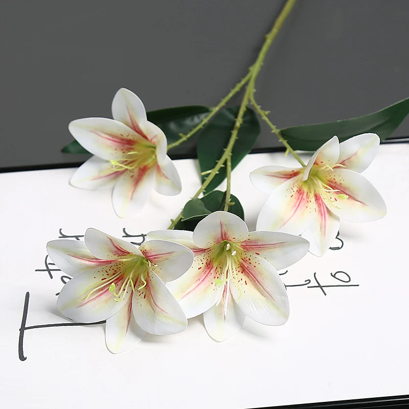 Realistischer synthetischer Lilienstamm