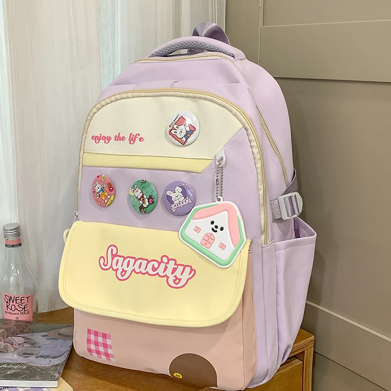 Schulrucksack mit mehreren Fächern und niedlichem Charakter-Motiv