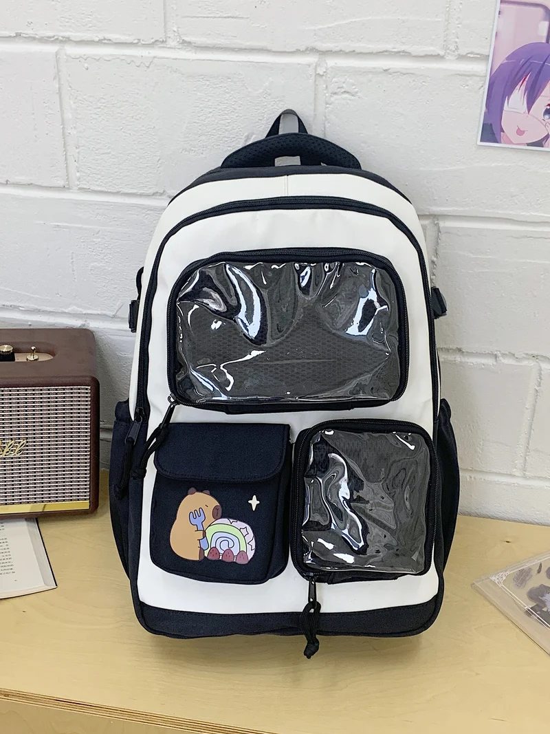 Niedlicher Schulrucksack mit Charakter-Motiv und mehreren Fächern