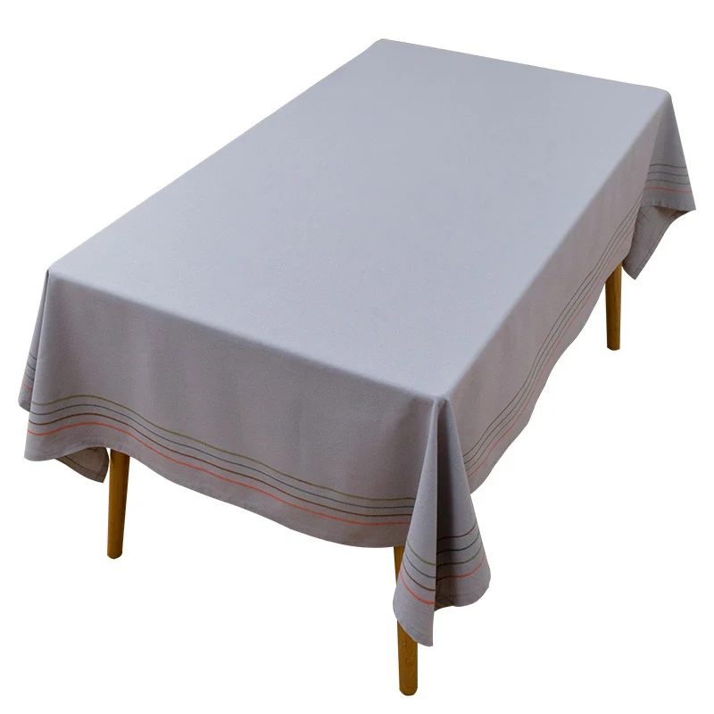 Rechteckige Tischdecke aus Baumwoll-Leinen-Mischung mit feiner Stickstreifen-Optik und dekorativen Quasten