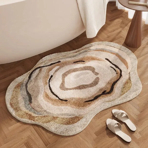 Abstrakt geformte Plüsch-Badematte für das Badezimmer