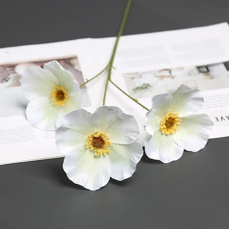 Realistische Seidenblumenstängel