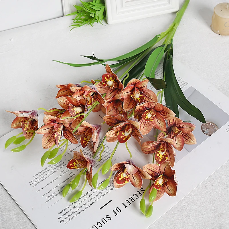 Realistischer Orchideenstängel