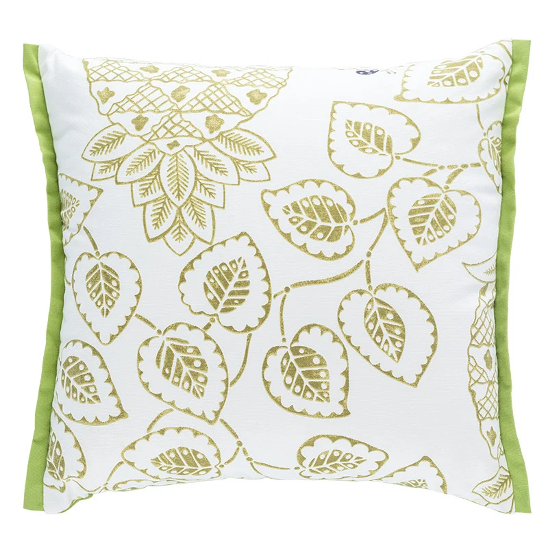 Quadratischer Zierkissenbezug mit botanischem Blattprint, Baumwoll‑Leinen‑Mix und kontrastierender Kederkante