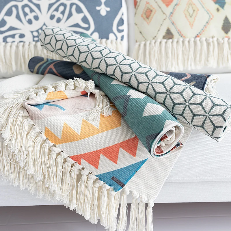 Flachgewebter Baumwollläufer mit Boho-Ethno-Muster und Fransenrand