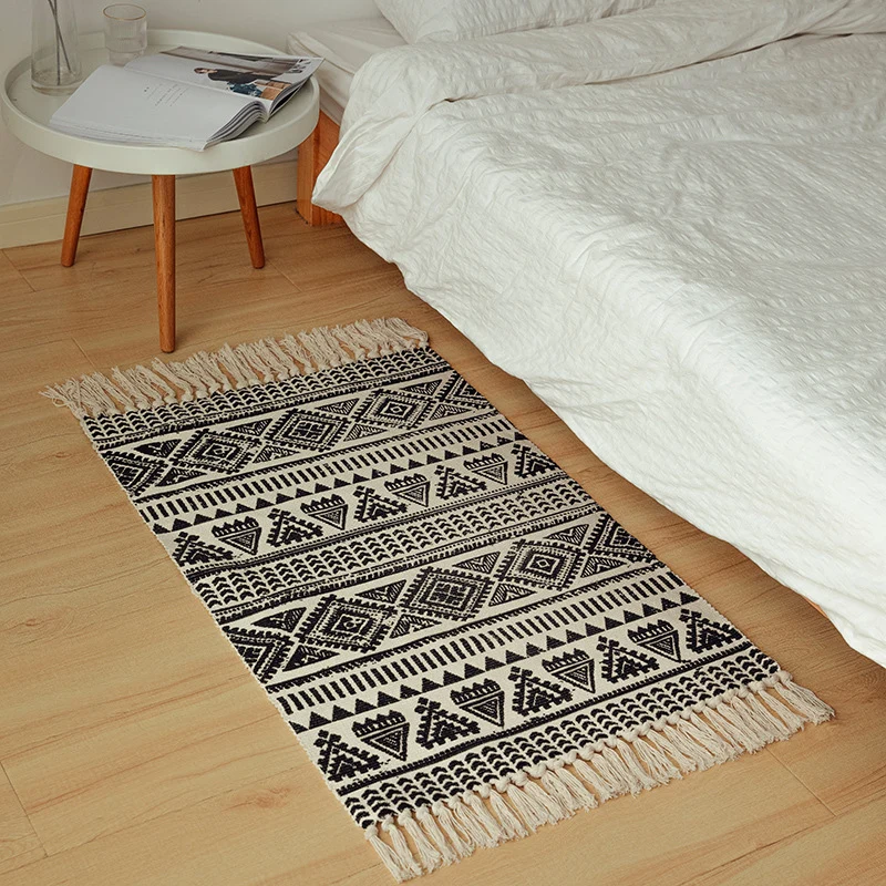 Flachgewebter Baumwollläufer im Boho‑Tribal‑Design mit geometrischen Diamantmotiven und handfransiger Kante