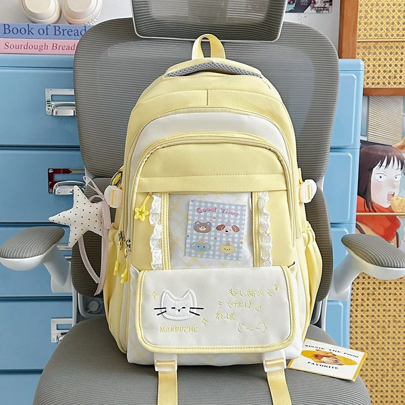 Niedlicher Schulrucksack im Charakter-Design