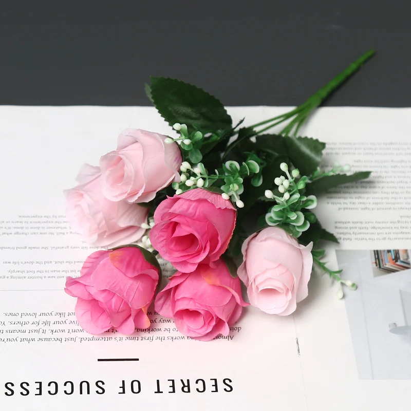 Dekoratives Blumenbouquet für die Heimdekoration