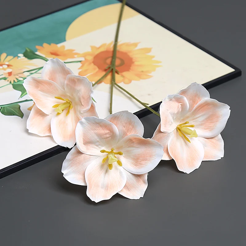 Dekorative Blumenstiel für die Innendekoration