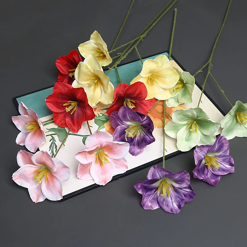 Dekorative Blumenstiel für die Innendekoration