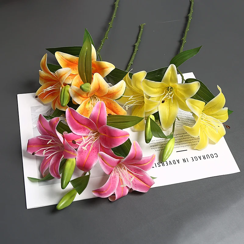 Lebensechte Lilienstängel-Anordnung