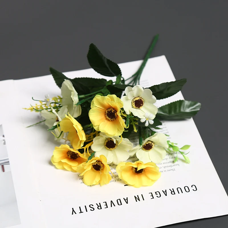 Dekorative Blumenstrauß für die Wohnkultur Anzeige