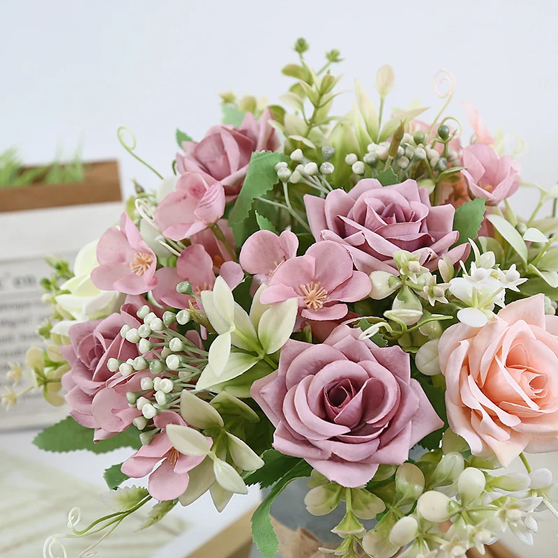 Dekorative Blumenarrangements für die Wohnkultur