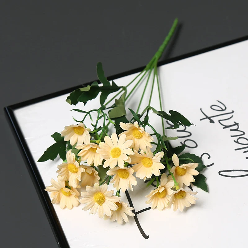 Dekorative Blumenarrangements für die Wohnkultur