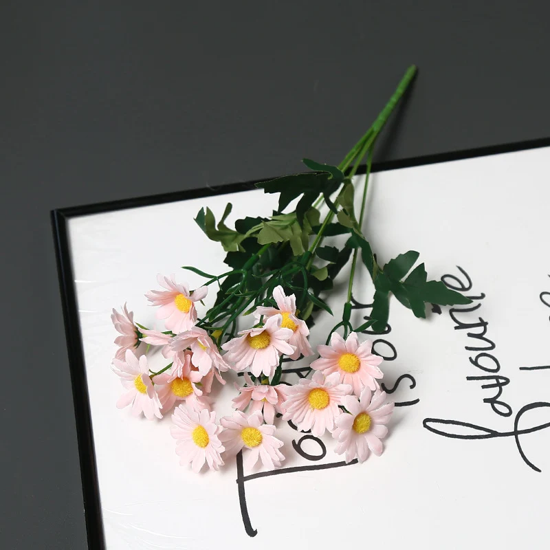 Dekorative Blumenarrangements für die Wohnkultur