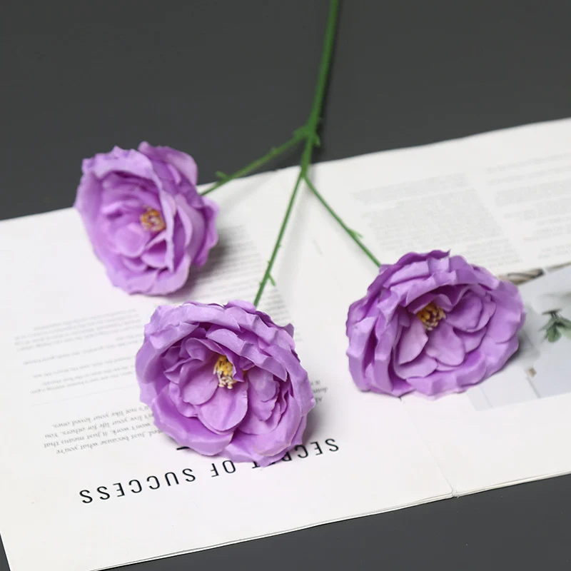Elegante Seidenblume mit Stiel für die Wohnkultur dekorieren