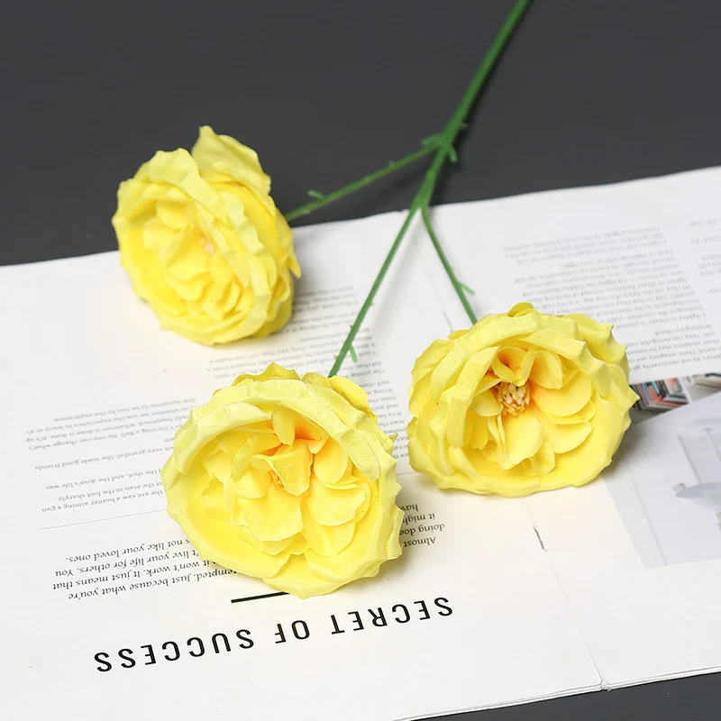 Elegante Seidenblume mit Stiel für die Wohnkultur dekorieren