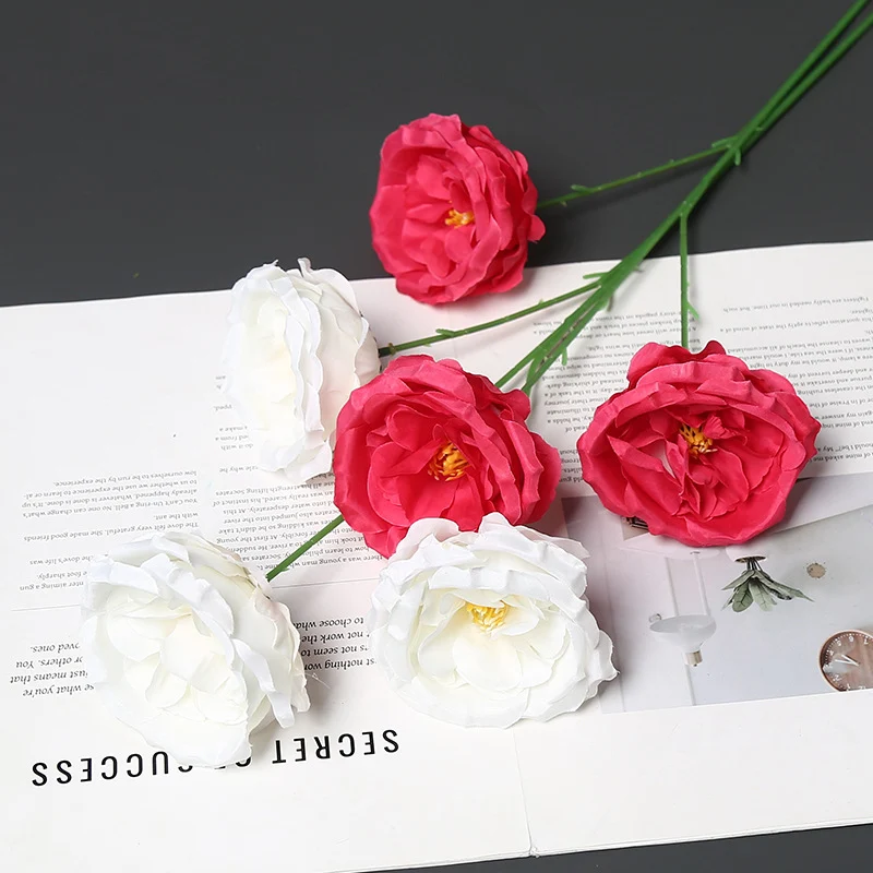 Elegante Seidenblume mit Stiel für die Wohnkultur dekorieren