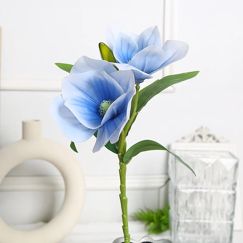 Elegantes Magnolien-Blumenarrangement für die Wohnkultur