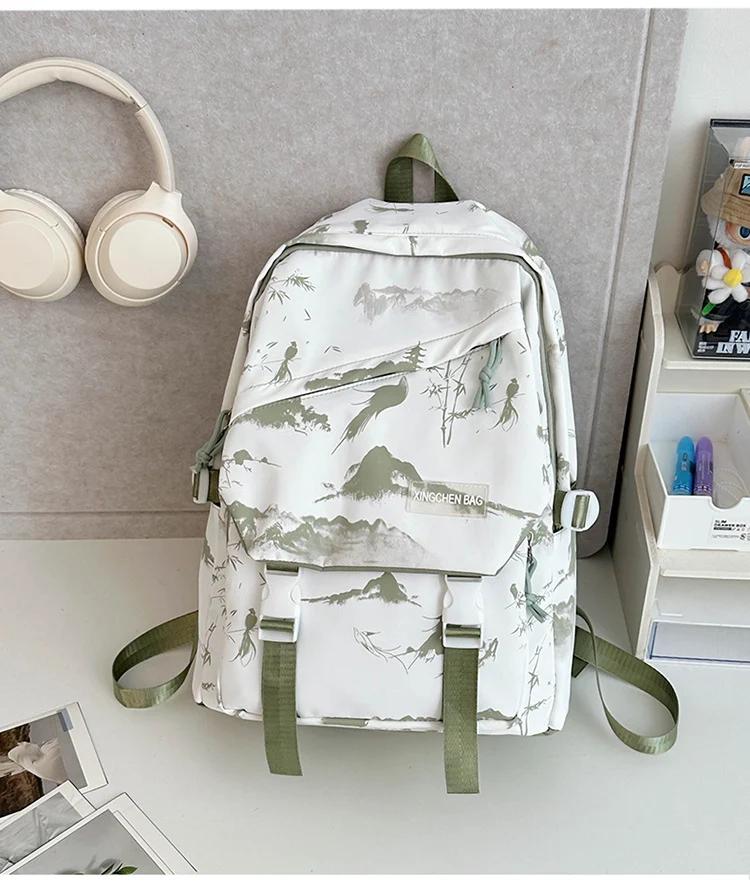 Schulrucksack mit künstlerischem Landschafts-Print