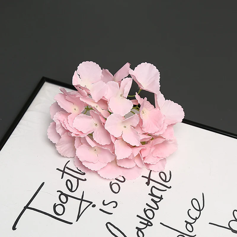 Elegante dekorative Blumenarrangement