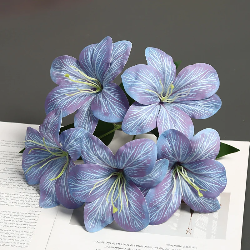 Dekoratives künstliches Blumenarrangement für Zuhause