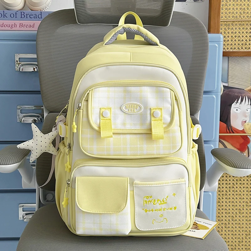 Karierter Schulrucksack
