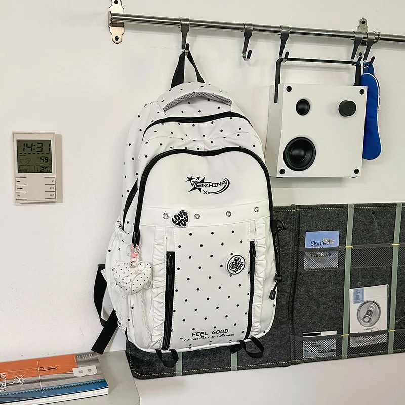 Stylischer Punkte-Schulrucksack