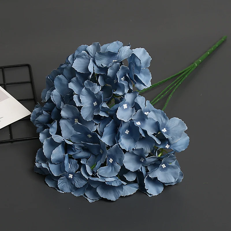 Künstliches Blumenarrangement für die Innenausstellung