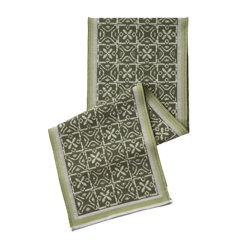 Jacquard-Schal aus Feinstrick mit ornamentaler Webstruktur
