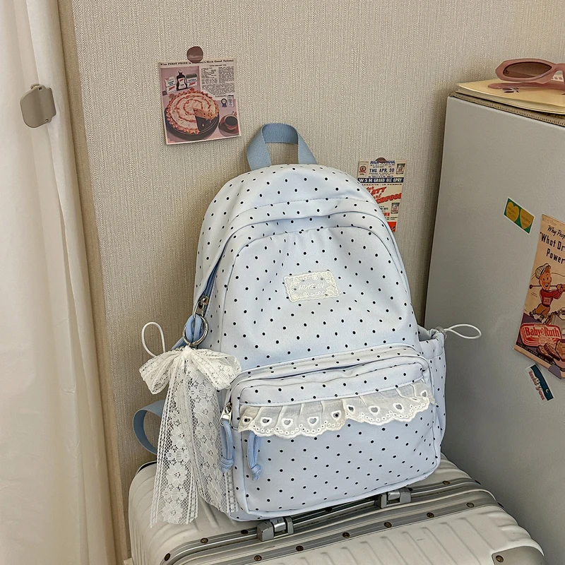 Charmanter Rucksack mit Tupfenmuster und Spitzenbesatz