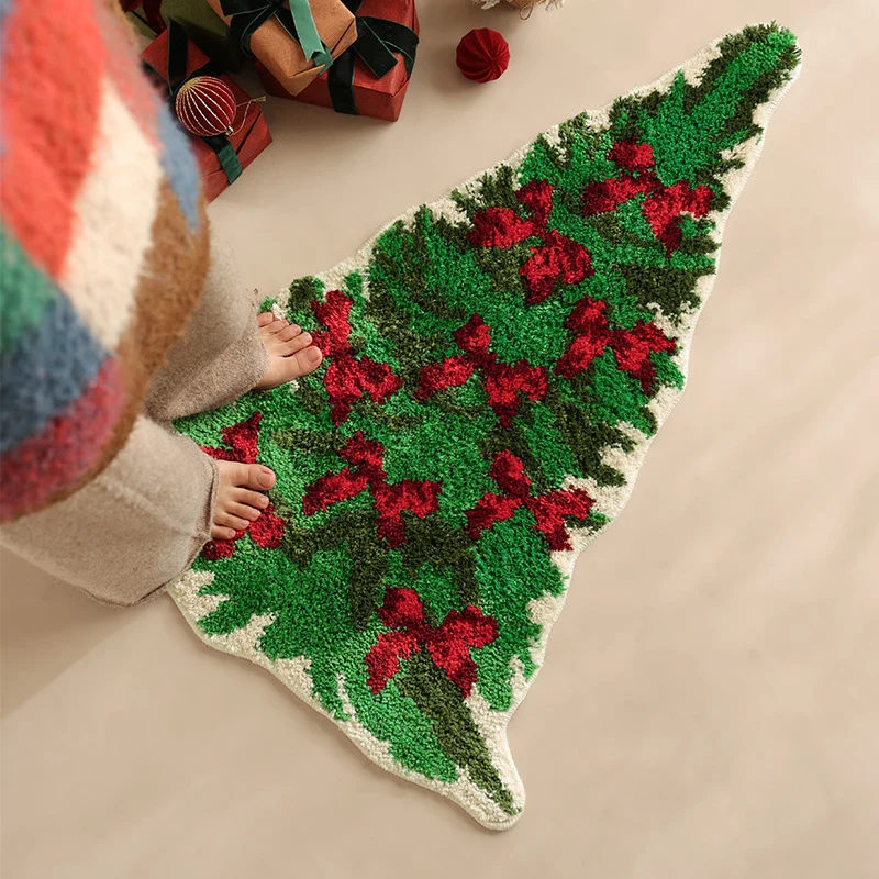 Weihnachtsbaumförmiger Chenille-Teppich mit tuftierter Schleifen‑Optik