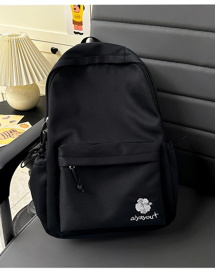 Stylischer Schulrucksack mit Blumenstickerei