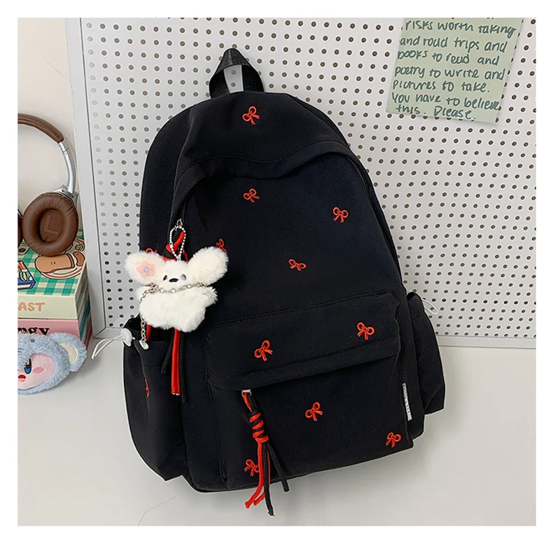 Charmanter bestickter Schulrucksack