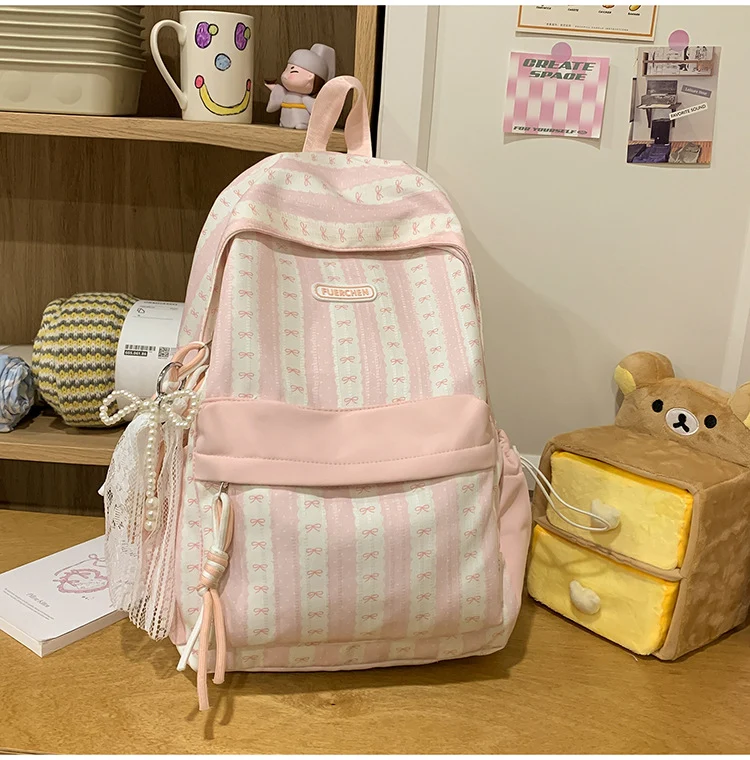 Charmante Schultasche mit dekorativer Schleife