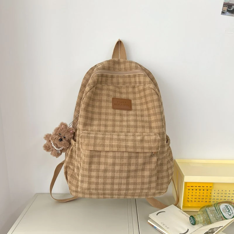 Klassischer karierter Schulrucksack