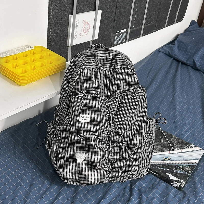 Lässiger karierter Schulrucksack