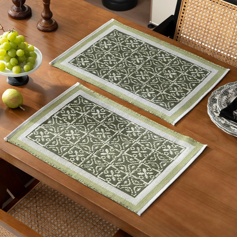 Wendbarer Jacquard-Schal mit ornamentaler Webstruktur