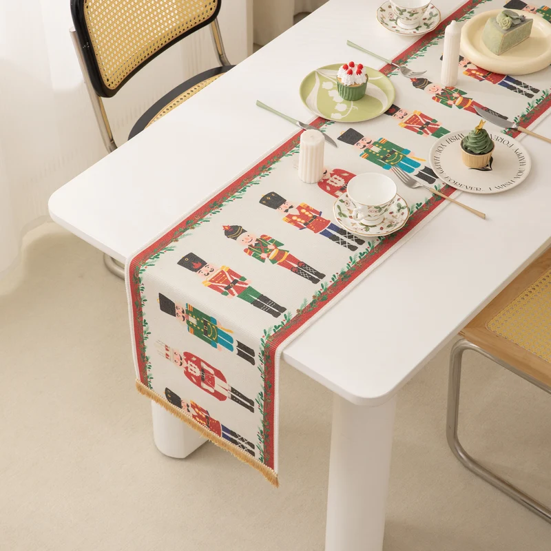 Weihnachts-Jacquard-Tischläufer mit Nussknacker-Motiv und Fransen