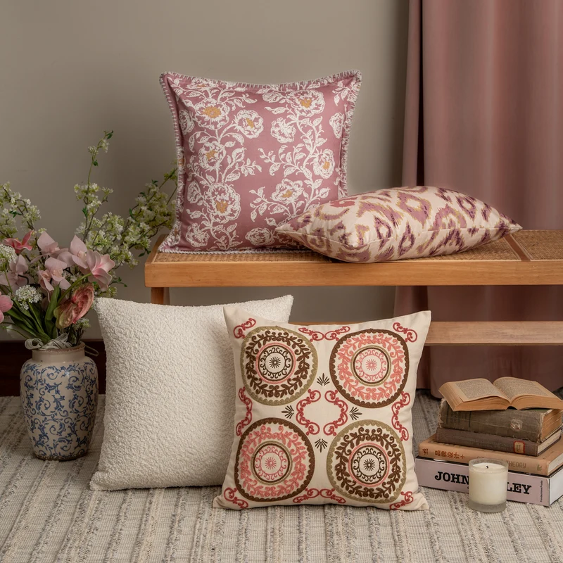 Rechteckiger Zierkissenbezug aus Jacquard mit ornamentaler Ikat‑Optik