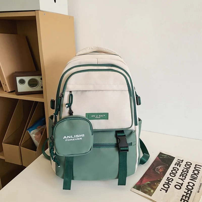 Praktischer Schulrucksack mit vielen Taschen