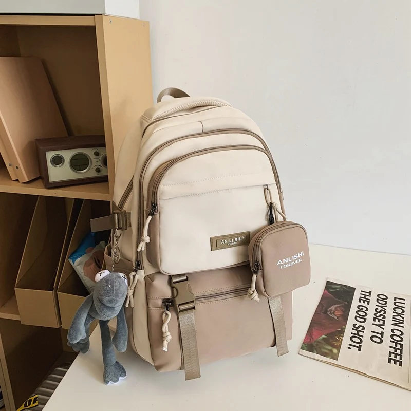 Praktischer Schulrucksack mit vielen Taschen