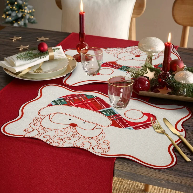 Rechteckiger weihnachtlicher Bodenteppich mit gesticktem Rentier‑Motiv und Karomuster